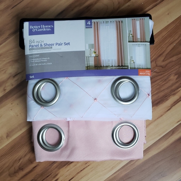 NIP Better Homes & Gardens 4 pc panel/sheer set